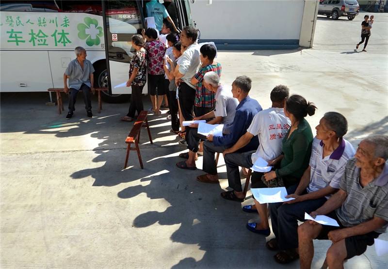 移動體檢車造福人民群眾，生產(chǎn)廠家為健康護航02