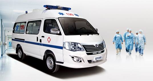 命懸一線牽動人心，救護車臨危不亂治病救人_